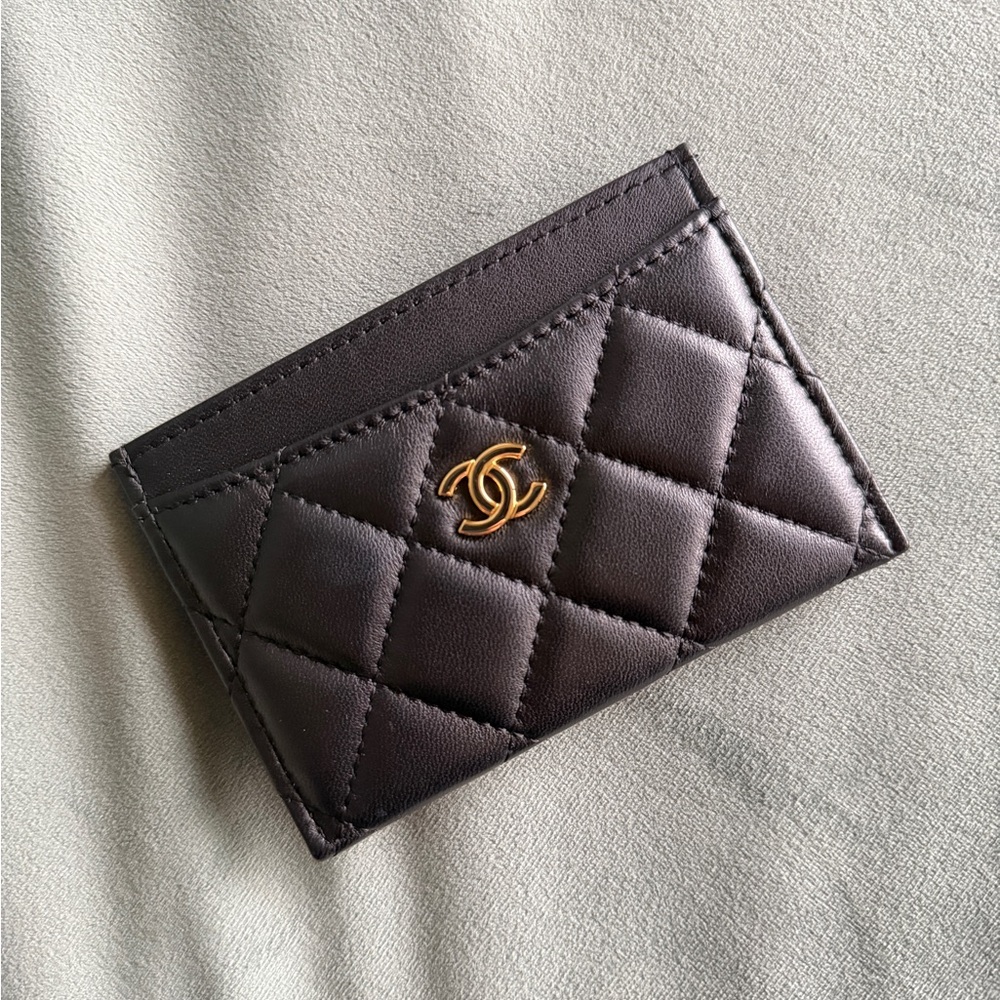 CHANEL Black Quilted Lambskin Card Holder with Gold Logo